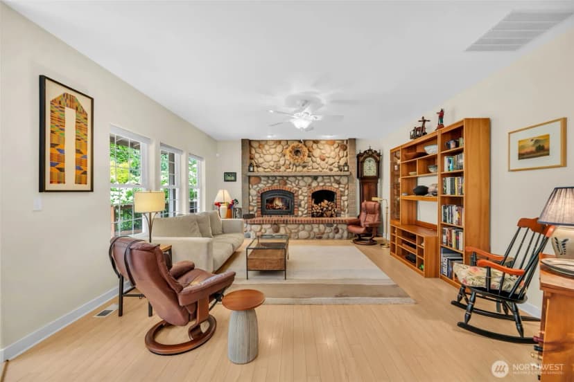 Property photo for 18005 252 Avenue Se, Maple Valley photo 8