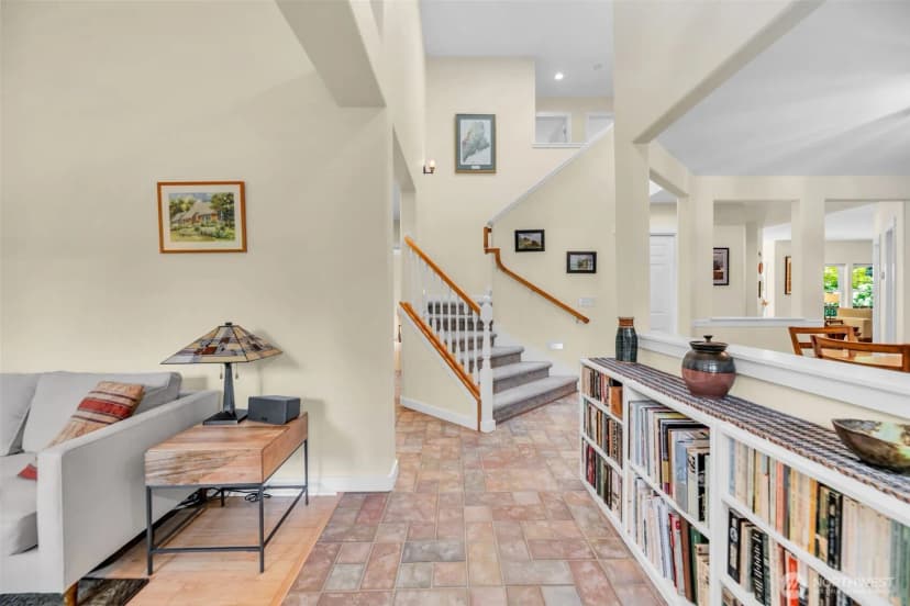 Property photo for 18005 252 Avenue Se, Maple Valley photo 3