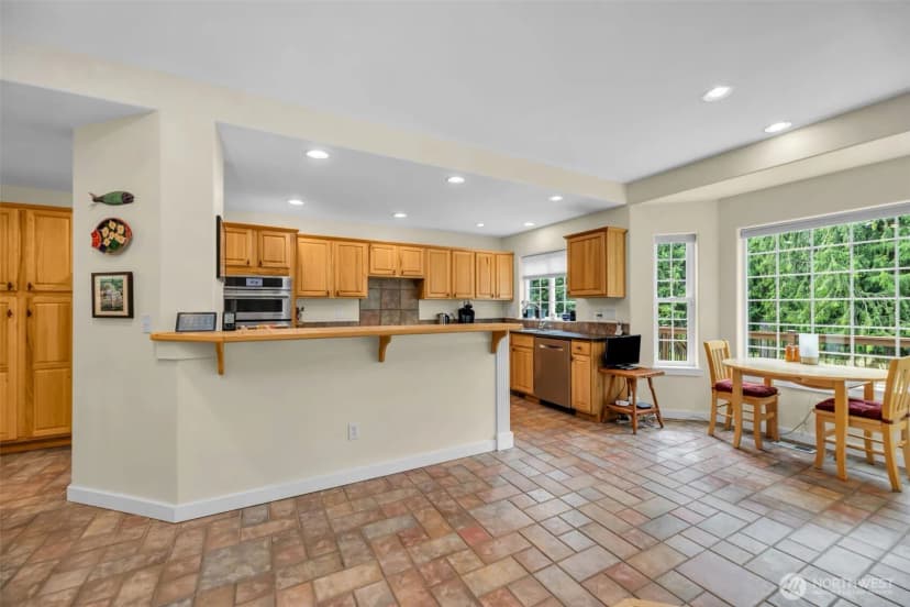 Property photo for 18005 252 Avenue Se, Maple Valley photo 7