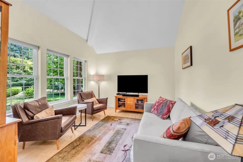 Property photo for 18005 252 Avenue Se, Maple Valley photo 11