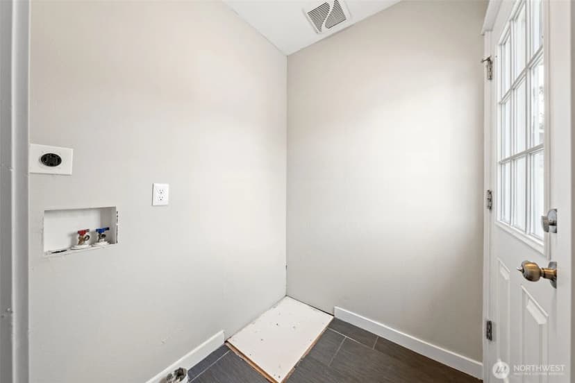 Property photo for 9638 C Street E, Tacoma photo 10