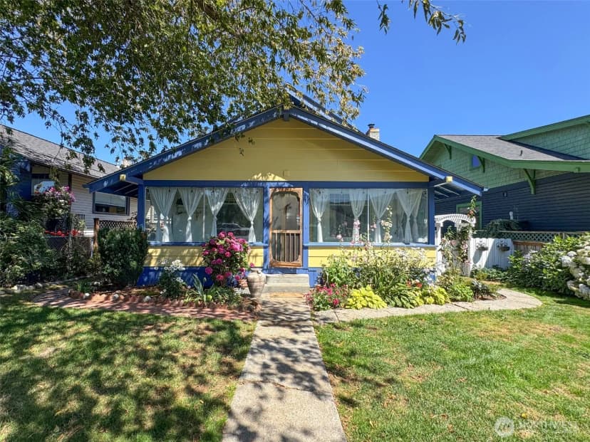 Property photo for 215 W Fifth Street, Port Angeles photo 3