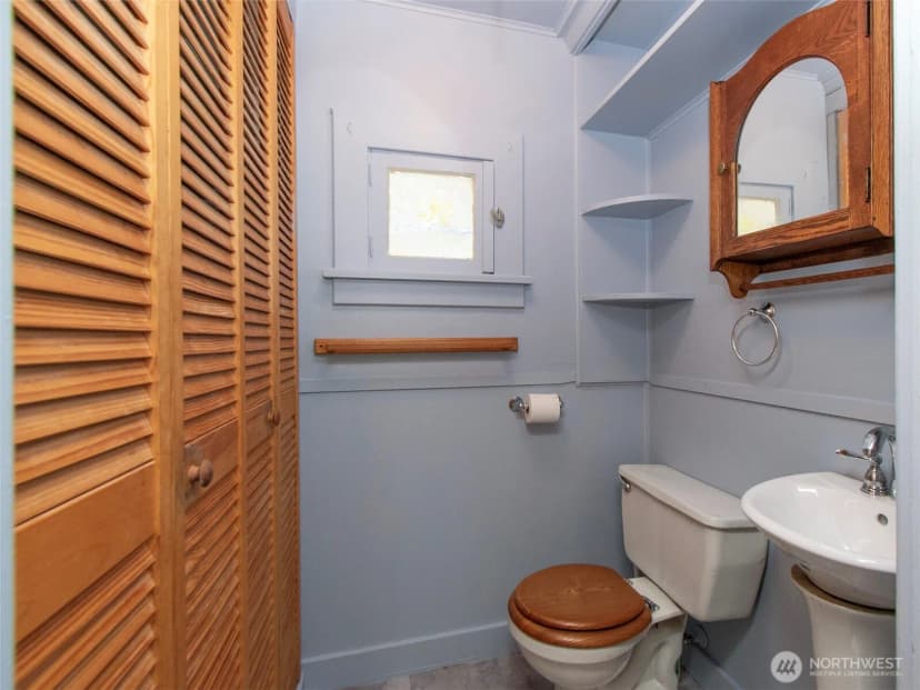 Property photo for 215 W Fifth Street, Port Angeles photo 14
