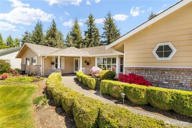 Property photo for 6888 Golf View Dr, Lynden photo 4