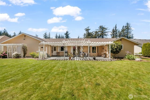 Property photo for 6888 Golf View Dr, Lynden photo 2