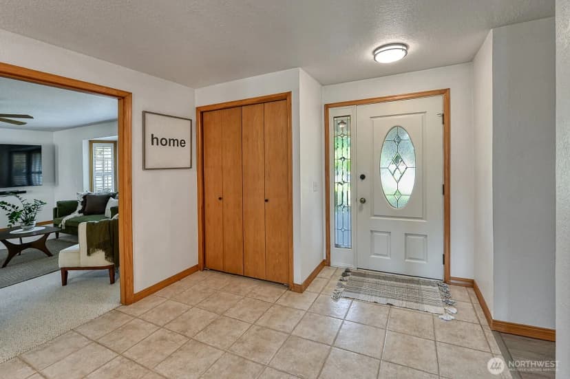 Property photo for 6888 Golf View Dr, Lynden photo 9
