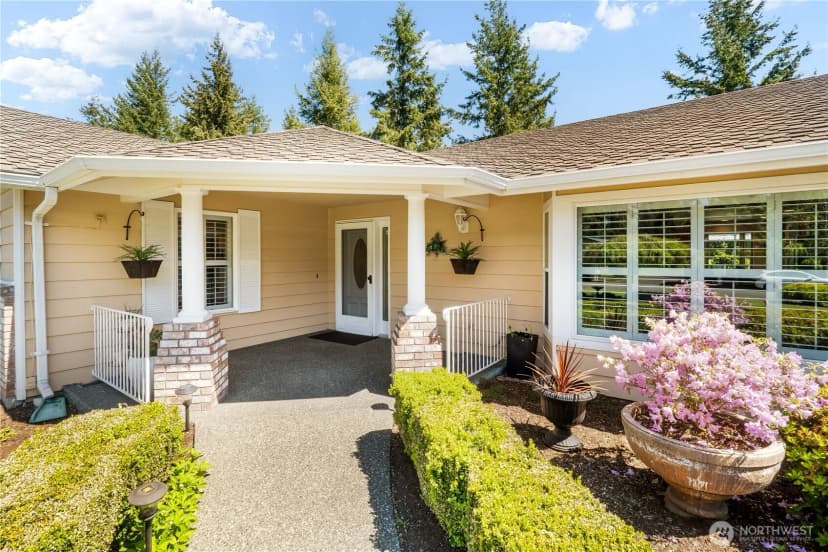 Property photo for 6888 Golf View Dr, Lynden photo 7