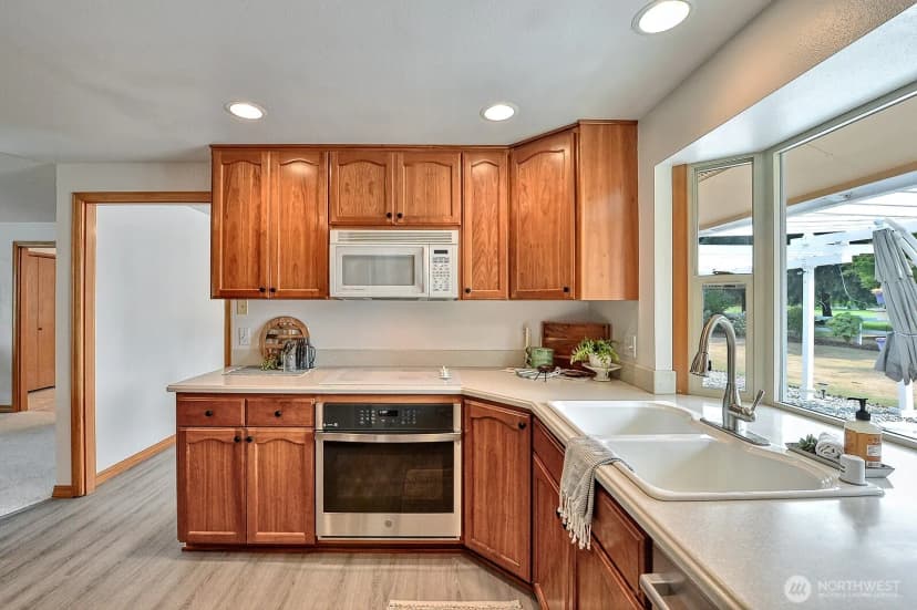 Property photo for 6888 Golf View Dr, Lynden photo 12