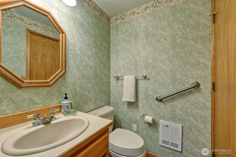 Property photo for 6888 Golf View Dr, Lynden photo 18