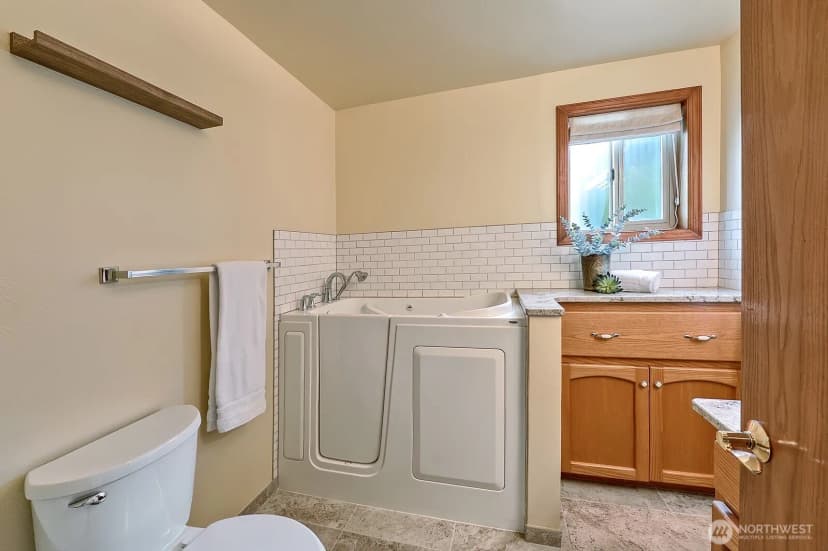 Property photo for 6888 Golf View Dr, Lynden photo 22