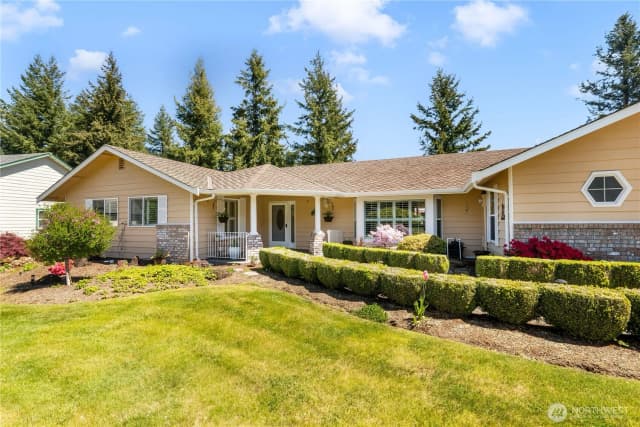 Property photo for 6888 Golf View Dr, Lynden photo 5