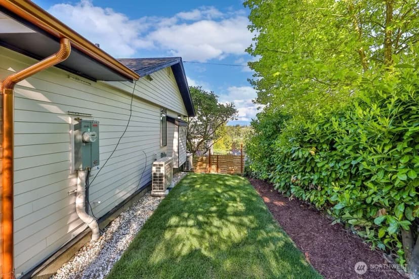 Property photo for 2216 18th Avenue S, Seattle photo 27
