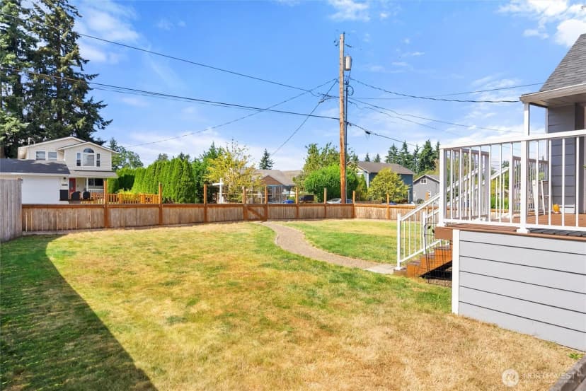 Property photo for 6415 Elliott Way Se, Everett photo 3