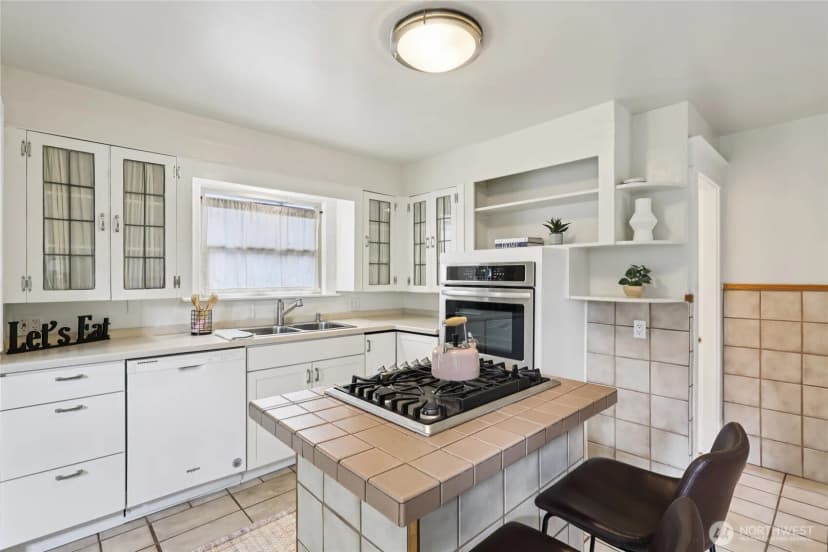 Property photo for 4437 46th Avenue Sw, Seattle photo 11