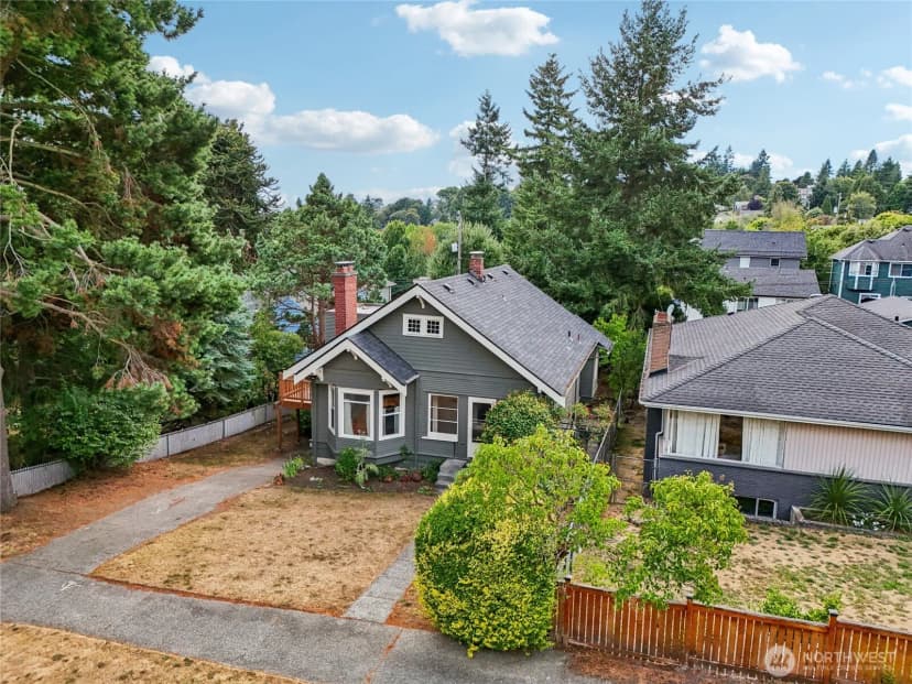 Property photo for 4437 46th Avenue Sw, Seattle photo 4