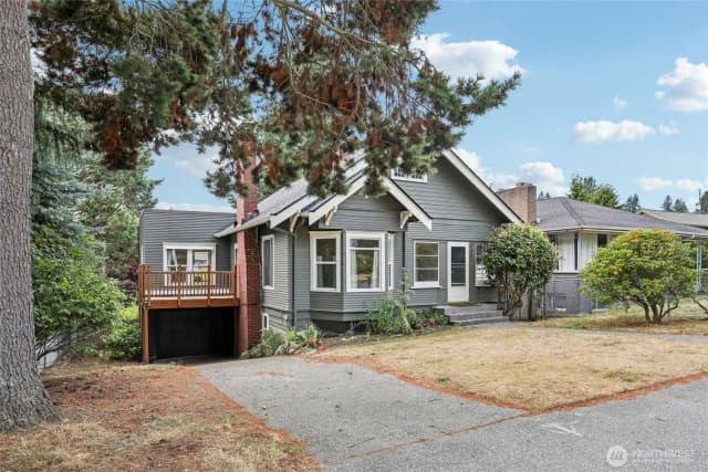 Property photo for 4437 46th Avenue Sw, Seattle photo 2