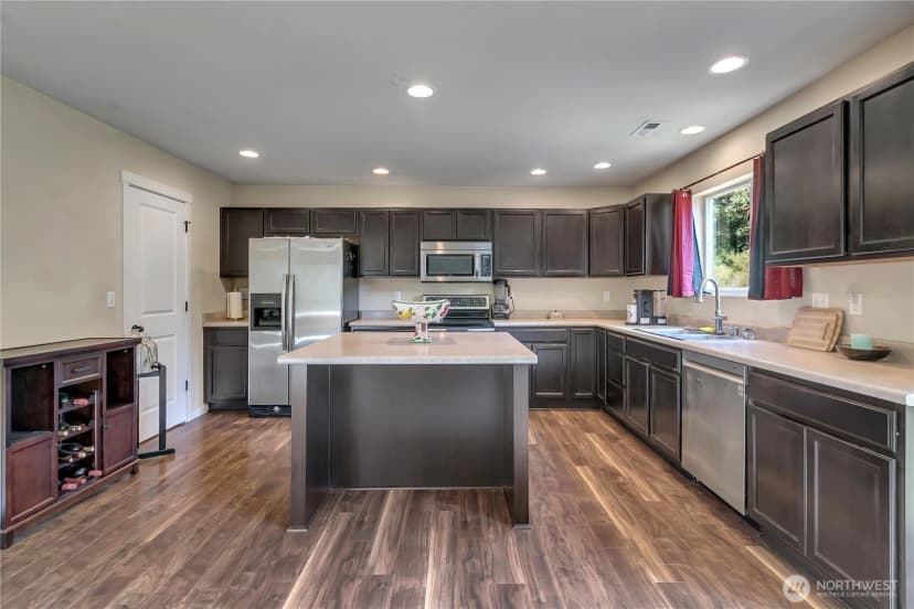 Property photo for 3997 E Roosevelt Avenue, Tacoma photo 11