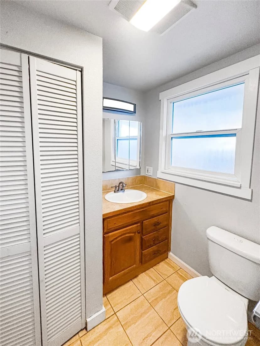 Property photo for 4908 236th St Sw, Mountlake Terrace photo 18