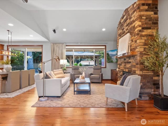 Property photo for 16630 Snohomish Avenue, Snohomish photo 4