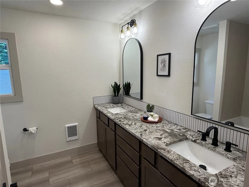 Property photo for 2835 Mcleod Rd, Bellingham photo 17