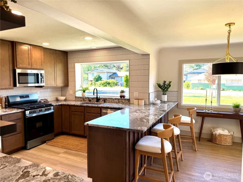 Property photo for 2835 Mcleod Rd, Bellingham photo 11