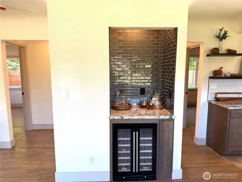 Property photo for 2835 Mcleod Rd, Bellingham photo 10