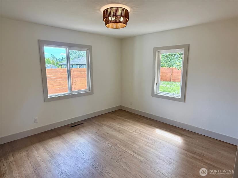 Property photo for 2835 Mcleod Rd, Bellingham photo 16