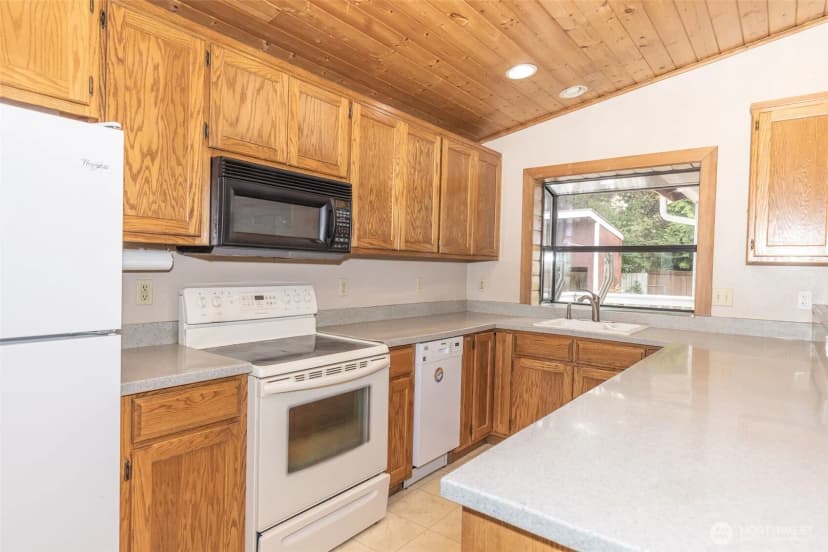 Property photo for 1022 Avenue B, Snohomish photo 10