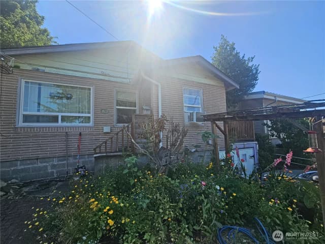 Property photo for 1118 Perry Avenue, Bremerton photo 2