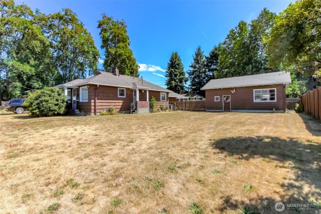 Property photo for 904 7th Street Se, Auburn