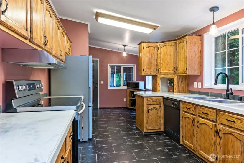 Property photo for 1614 284th Street E, Roy photo 10