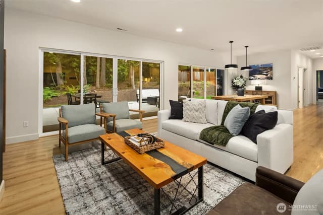 Property photo for 2215 W Beaver Lake Dr Se, Sammamish photo 5
