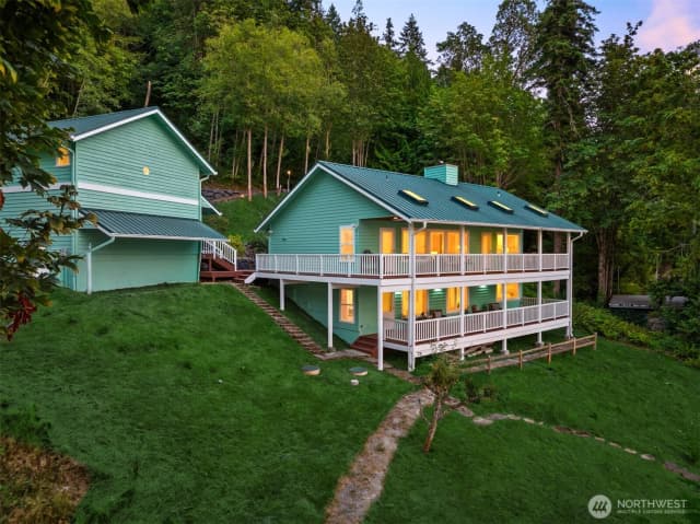 Property photo for 6957 Crystal Springs Drive Ne, Bainbridge Island photo 4