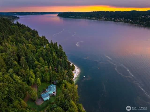 Property photo for 6957 Crystal Springs Drive Ne, Bainbridge Island photo 2