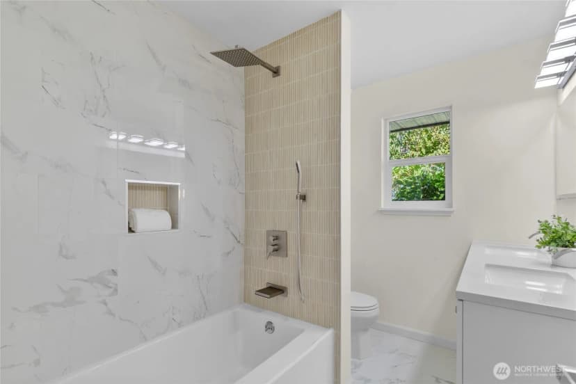 Property photo for 518 N 166th Street, Shoreline photo 10
