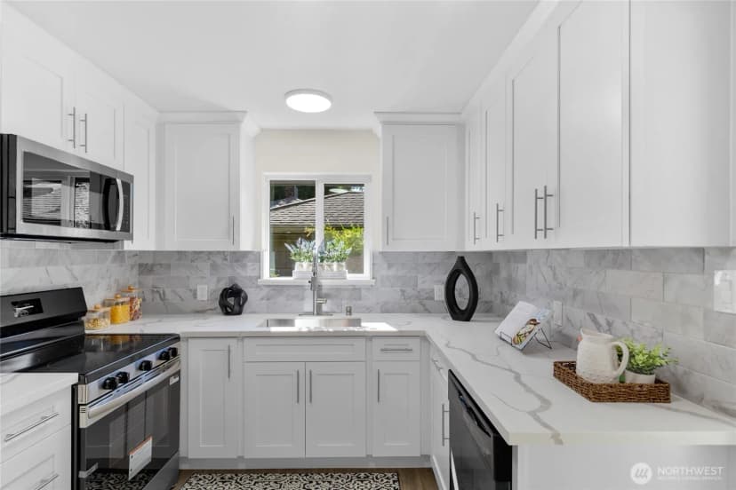 Property photo for 518 N 166th Street, Shoreline photo 4