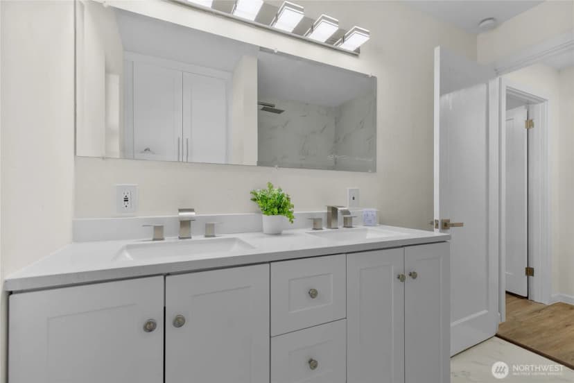 Property photo for 518 N 166th Street, Shoreline photo 8