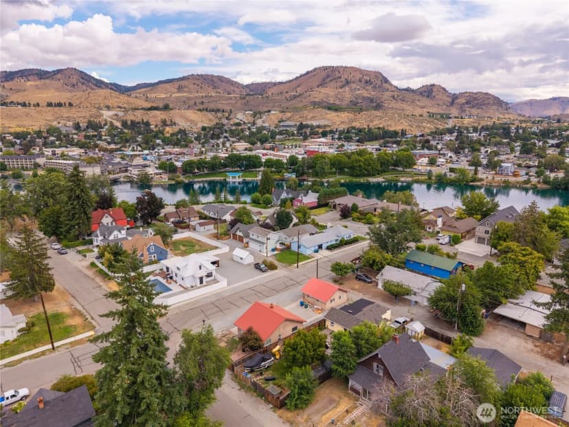 Property photo for 219 W Columbia Avenue, Chelan photo 5