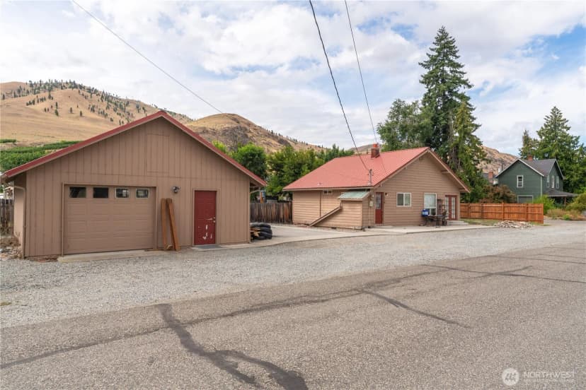 Property photo for 219 W Columbia Avenue, Chelan photo 3