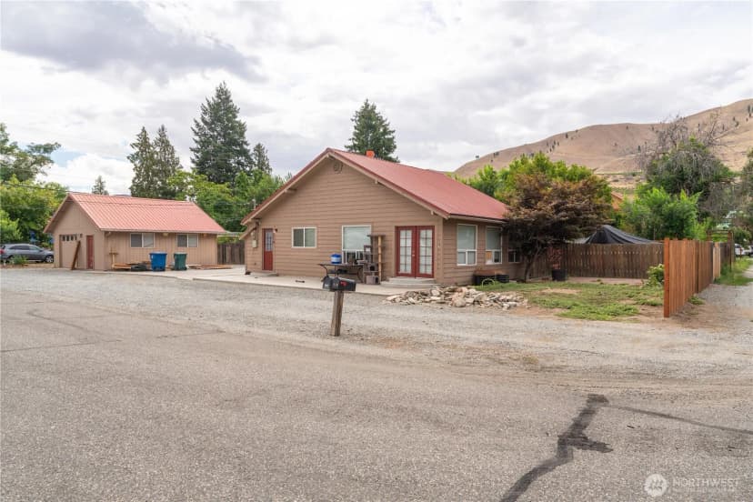 Property photo for 219 W Columbia Avenue, Chelan photo 18