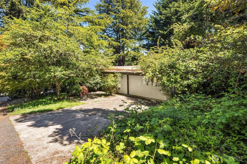 Property photo for 806 101st Avenue Se, Bellevue photo 4