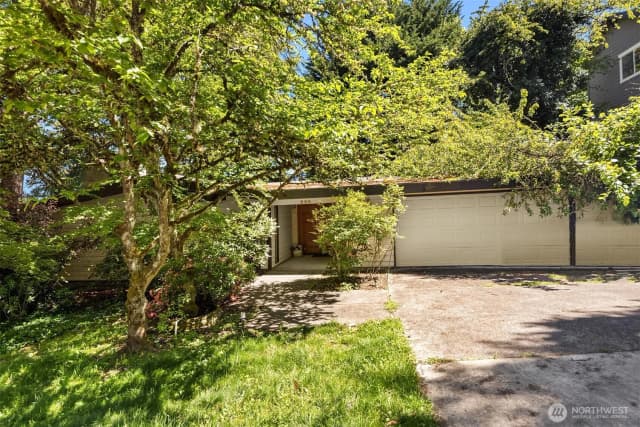 Property photo for 806 101st Avenue Se, Bellevue