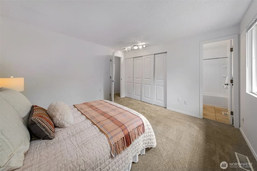 Property photo for 2022 Aberdeen Place Se, Renton photo 18