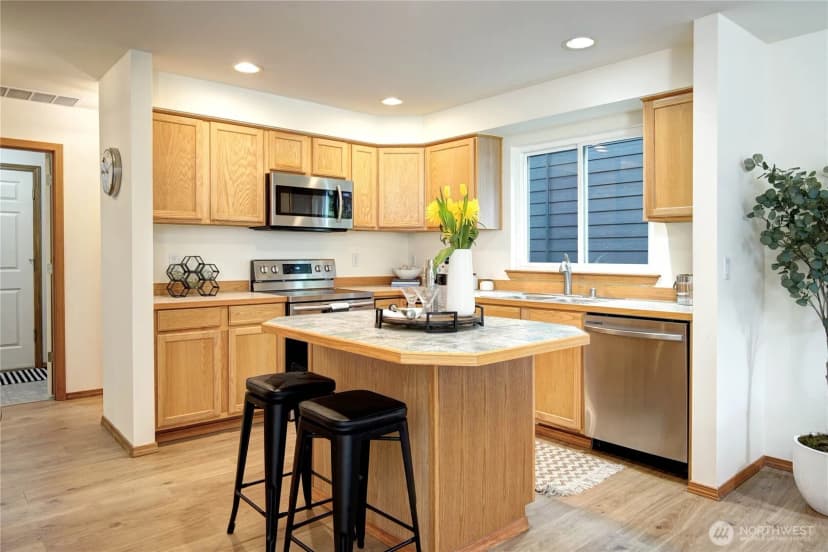 Property photo for 7535 Ne 203rd Street, Kenmore photo 5