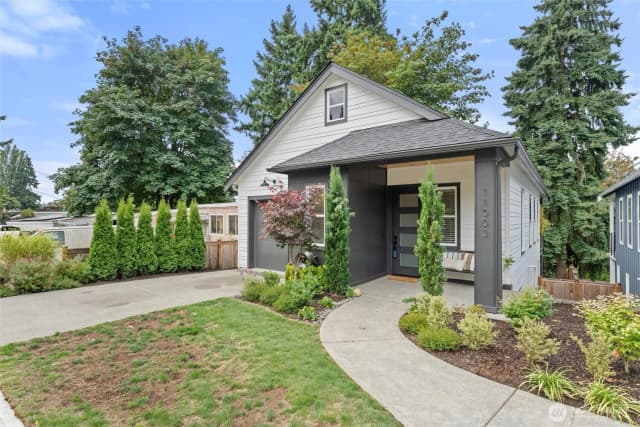 Property photo for 11003 126th Avenue Ne, Kirkland photo 2