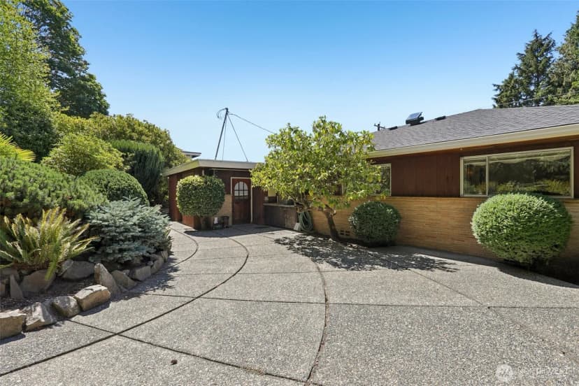Property photo for 1123 9th Avenue S, Edmonds photo 4