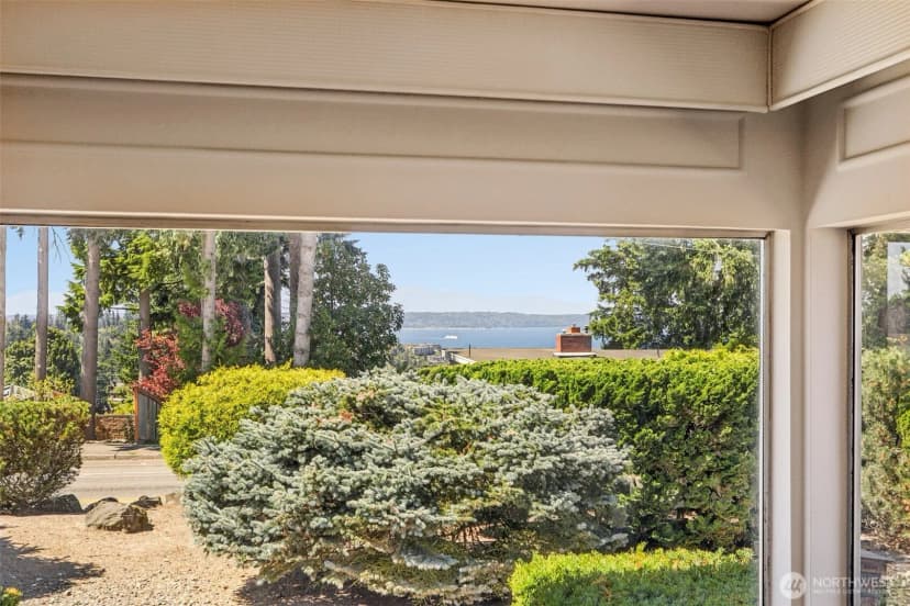 Property photo for 1123 9th Avenue S, Edmonds photo 8