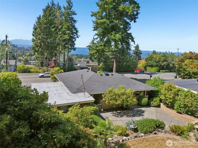 Property photo for 1123 9th Avenue S, Edmonds photo 2