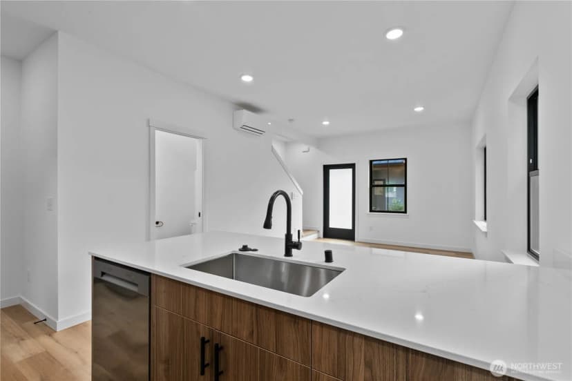 Property photo for 2617 Woburn Street, Bellingham photo 11
