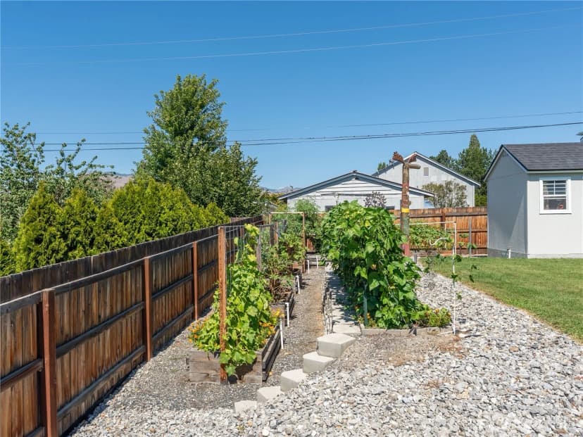 Property photo for 3142 Nw Delcon Court, East Wenatchee photo 33
